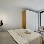 Urban Chic - City Center - Luxury Warsaw Stays - Towarowaab Street