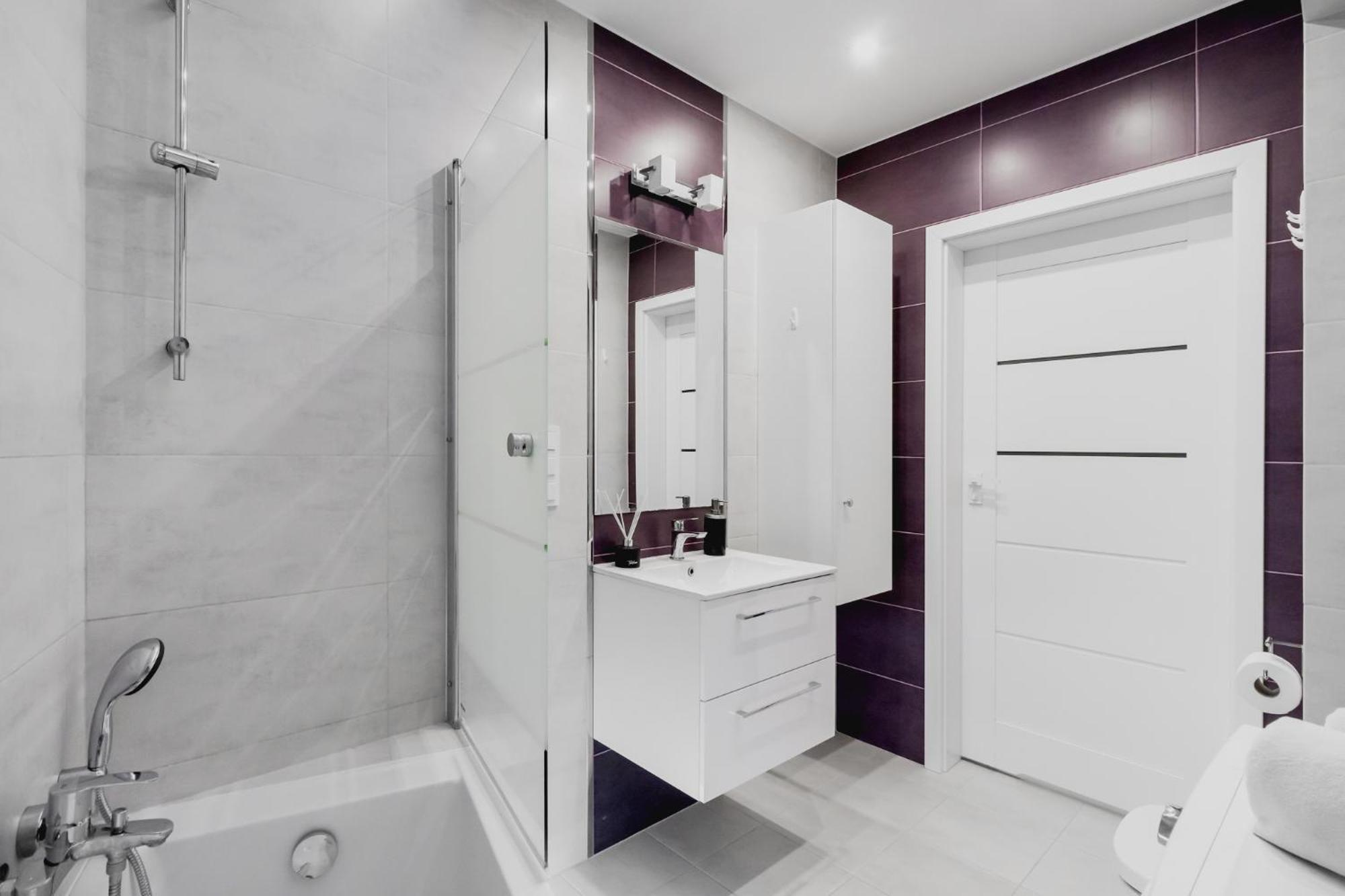 Urban Chic - Center - Luxury - Towarowaab Street *