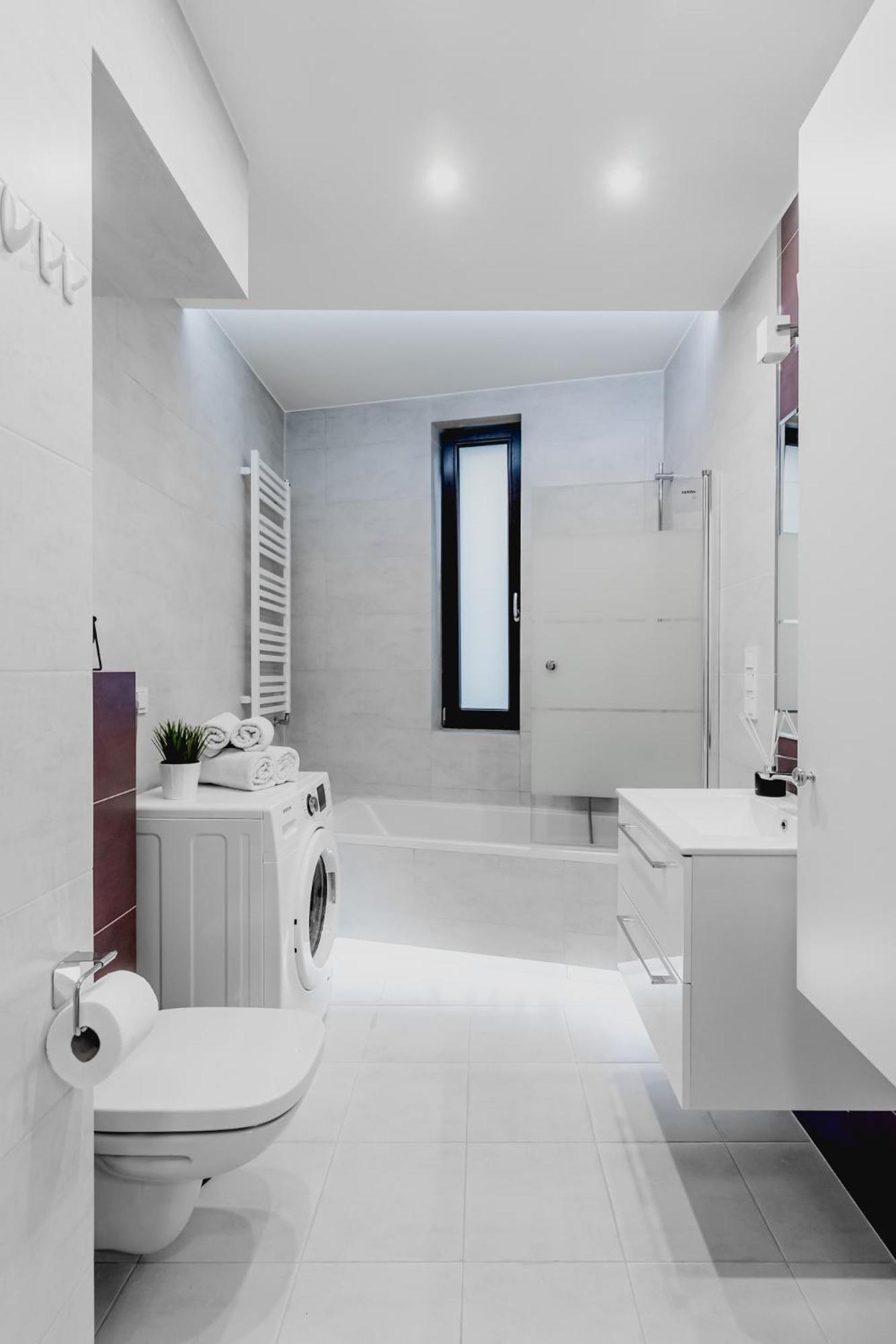 Urban Chic - Center - Luxury - Towarowaab Street