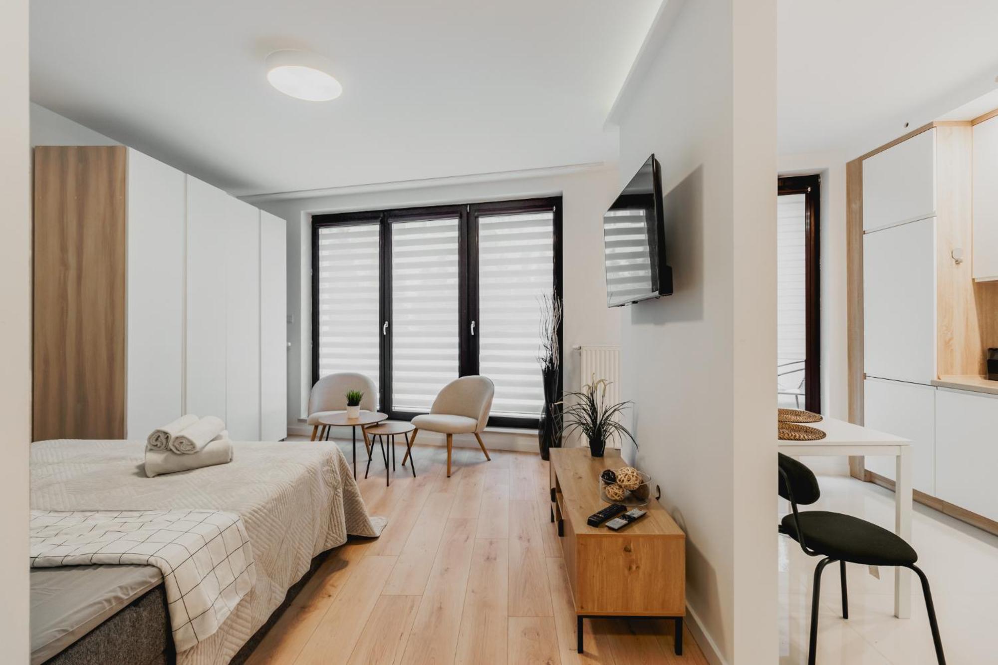 Urban Chic - Center - Luxury - Towarowaab Street